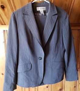 Jones New York 2 piece pinstripe gray pant suit